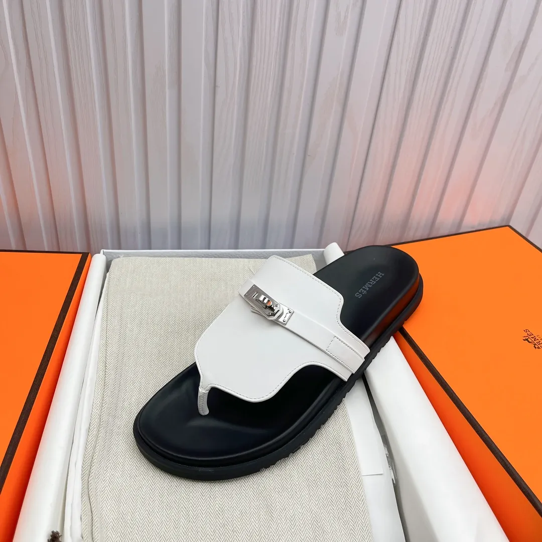 👟👟Ex-factory price 480👟👟 High version of Hermes 🐎The extremely popular couple's second uncle slippers/the latest snake print sandals and slippers, paired with various colorful socks, so trendy!  ———————— Upper: imported cowhide/Lining: imported cowhide Outsole: Tpu non-slip and wear-resistant outsole Female 36-46.